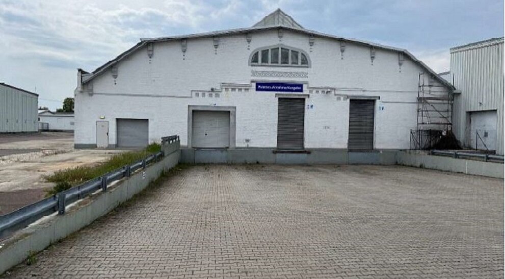 Halle 1 au&szlig;en