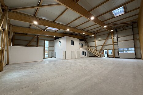 337 m² große Neubau Hallenfläche mit Büro 337 m² große Neubau Hallenfläche mit Büro