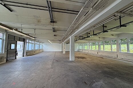 ca. 330 m² große, ebenerdige Lagerfläche in Flughafennähe mit Büro ca. 330 m² große, ebenerdige Lagerfläche in Flughafennähe mit Büro