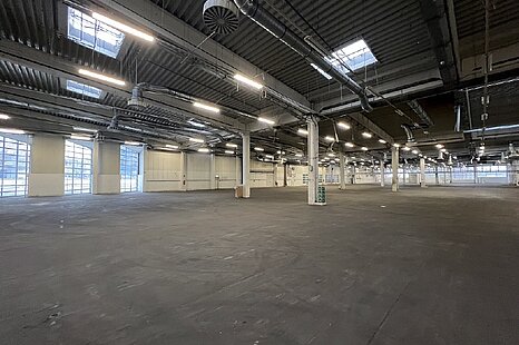 ca. 5.300 m² ebenerdige Hallenfläche provisionsfrei zu vermieten ca. 5.300 m² ebenerdige Hallenfläche provisionsfrei zu vermieten