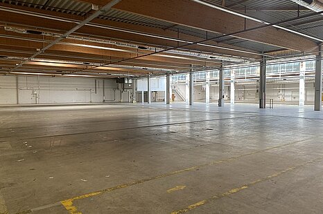 Kurzfristig verf&uuml;gbar! Ca. 6.000 m&sup2; teilbare Hallenfl&auml;che zu vermieten