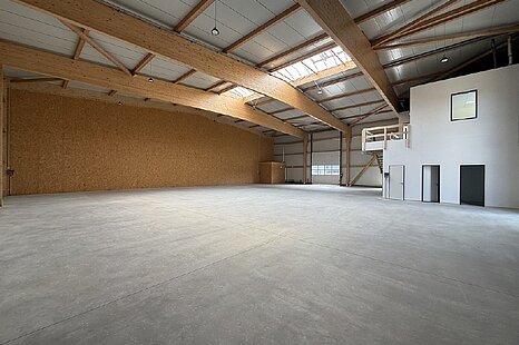ca. 600 m² große Neubau Hallenfläche ca. 600 m² große Neubau Hallenfläche