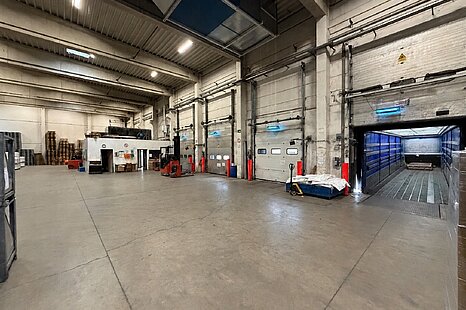 Lager- / Logistik mit Freifläche Lager- / Logistik mit Freifläche