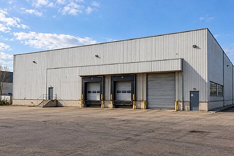 Teilbar | ca. 5.500 m² beheizbare Hallenfläche | bis 8 m UKB & Rampen! Teilbar | ca. 5.500 m² beheizbare Hallenfläche | bis 8 m UKB & Rampen!