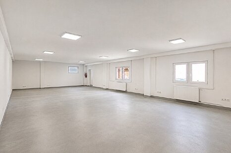 provisionsfreie ca. 250 m² große, ebenerdige Lager und Produktionsfläche mit Sprinterrampe provisionsfreie ca. 250 m² große, ebenerdige Lager und Produktionsfläche mit Sprinterrampe