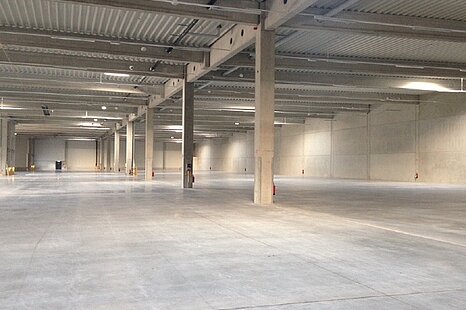 Bremen, ca. 28.000 m² moderne Hallenfläche zu vermieten Bremen, ca. 28.000 m² moderne Hallenfläche zu vermieten