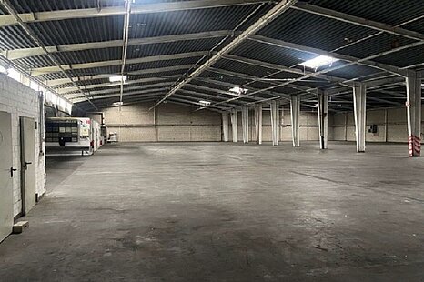 Osnabr&uuml;ck, ca. 2.000 m&sup2; ebenerdige Hallenfl&auml;che im Industriegebiet zu vermieten
