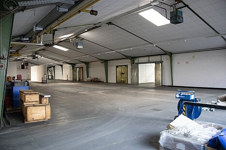 Itzehoe, ca. 5.200 m² Lager- und Produktionsflächen mit Büro zu verkaufen Itzehoe, ca. 5.200 m² Lager- und Produktionsflächen mit Büro zu verkaufen