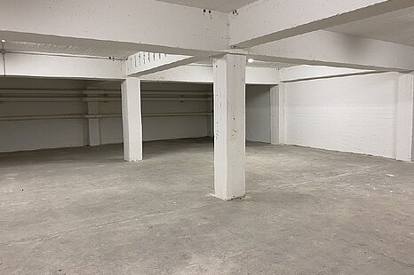 ca. 500 m² große Lagerfläche mit Lastenaufzug ca. 500 m² große Lagerfläche mit Lastenaufzug