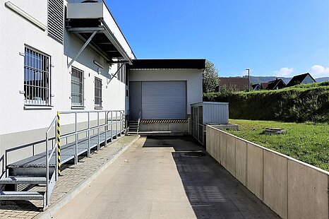 Lager- und Produktionsflächen mit ca. 1.700 m² zzgl. Büro zu verkaufen Lager- und Produktionsflächen mit ca. 1.700 m² zzgl. Büro zu verkaufen