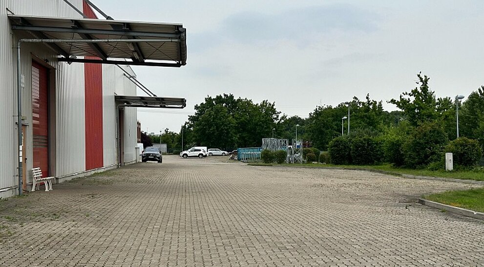 Andienung außen