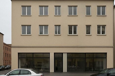 Zentrale Verkaufs- und Lagerfl&auml;che, ca. 700 m&sup2; zu vermieten