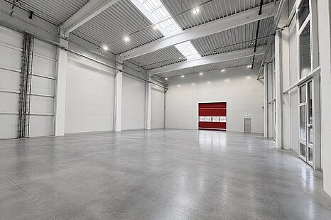 Halle mit Verwaltungsgebäude in bester Lage zu vermieten Halle mit Verwaltungsgebäude in bester Lage zu vermieten