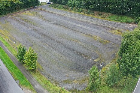ca. 950 m² bis zu ca. 12.300 m² befestigte, schwerlastfähige Freifläche ca. 950 m² bis zu ca. 12.300 m² befestigte, schwerlastfähige Freifläche