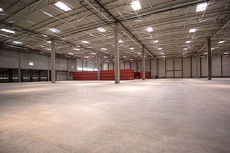 Mehrere Logistikhallen mit 8.500 m² zu vermieten Mehrere Logistikhallen mit 8.500 m² zu vermieten