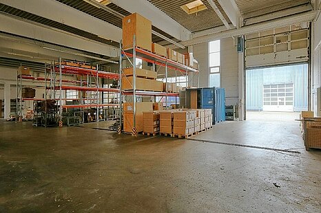 Sofort verf&uuml;gbare Lagerfl&auml;che mit ca. 5.000 m&sup2; zzgl. B&uuml;rofl&auml;che zu vermieten