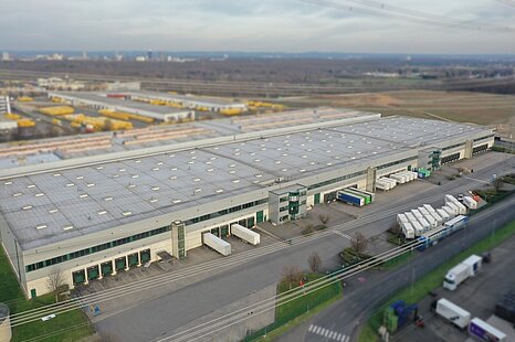 K&ouml;ln | ca. 8.270 m&sup2; Logistikfl&auml;che | 10 m UKB | regaliert | 9.000 Palettenstellpl&auml;tze
