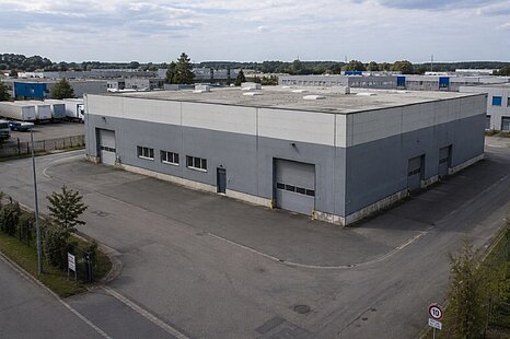 Lager-/Produktionshalle mit Krananlage zu vermieten!