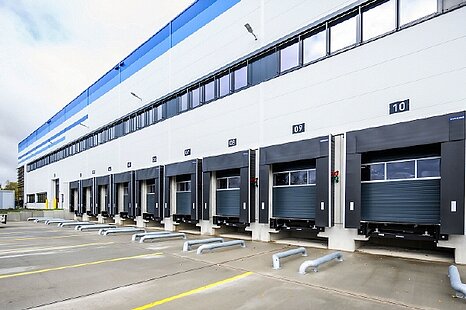 Sofort verf&uuml;gbar: Neubau mit ca. 9.943 m&sup2; Halle an der A24!