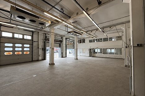 ca. 445 m² große, lebensmitteltaugliche Hallenfläche auf Rampenniveau in Top Lage ca. 445 m² große, lebensmitteltaugliche Hallenfläche auf Rampenniveau in Top Lage