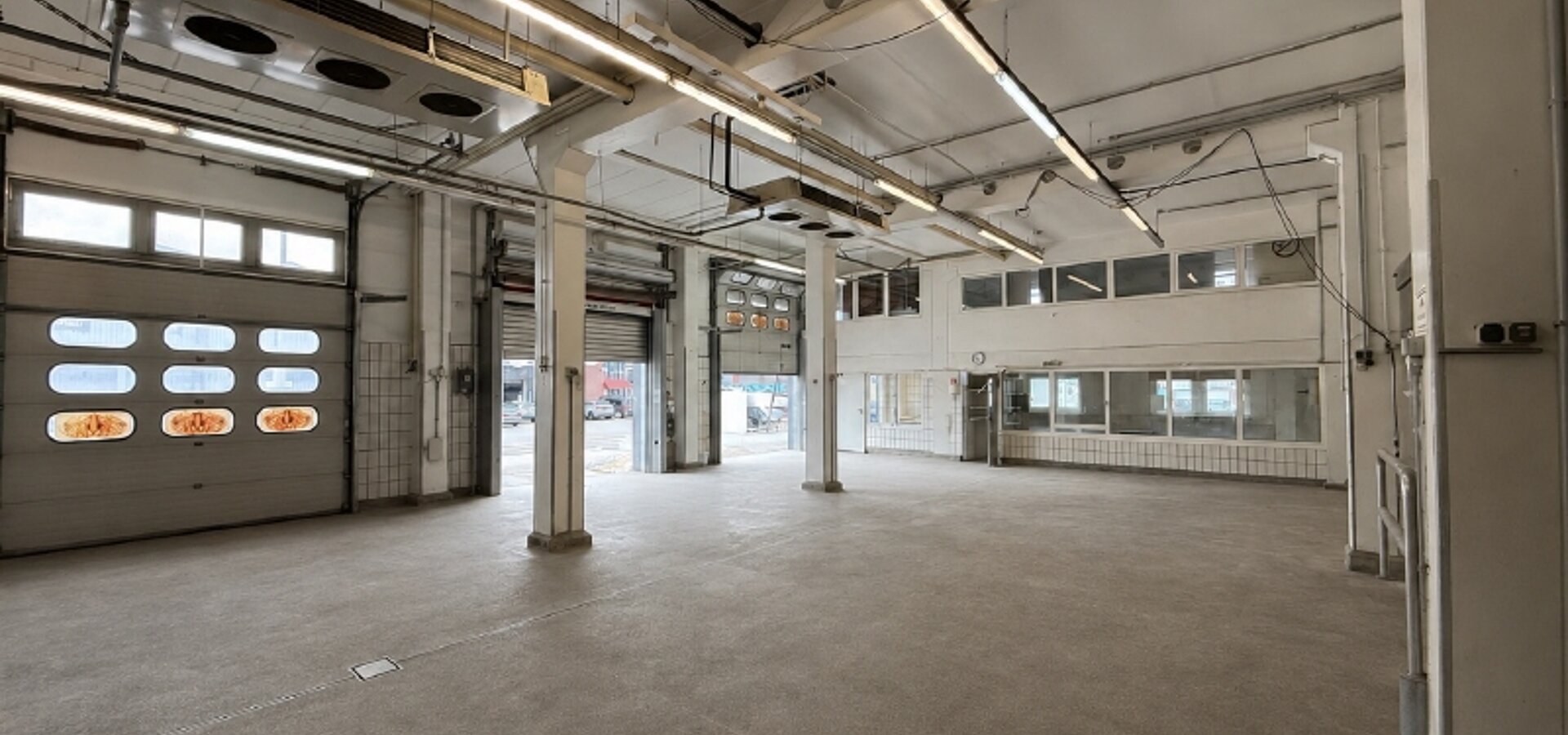 Innenansicht Halle - KI generiert