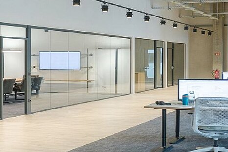 Berlin Schönefeld, ca. 990 m² Halle zzgl. Büro und Mezzanine Berlin Schönefeld, ca. 990 m² Halle zzgl. Büro und Mezzanine