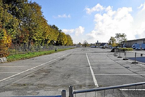 Ingolstadt, ca. 7.000 m² umzäunte Freifläche zu vermieten Ingolstadt, ca. 7.000 m² umzäunte Freifläche zu vermieten
