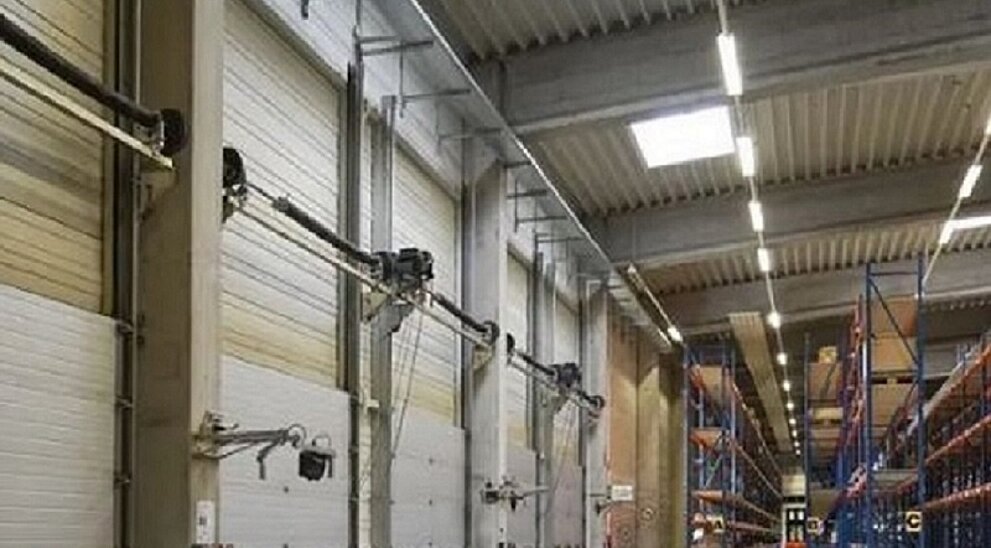 Logistikhalle Verladerampe
