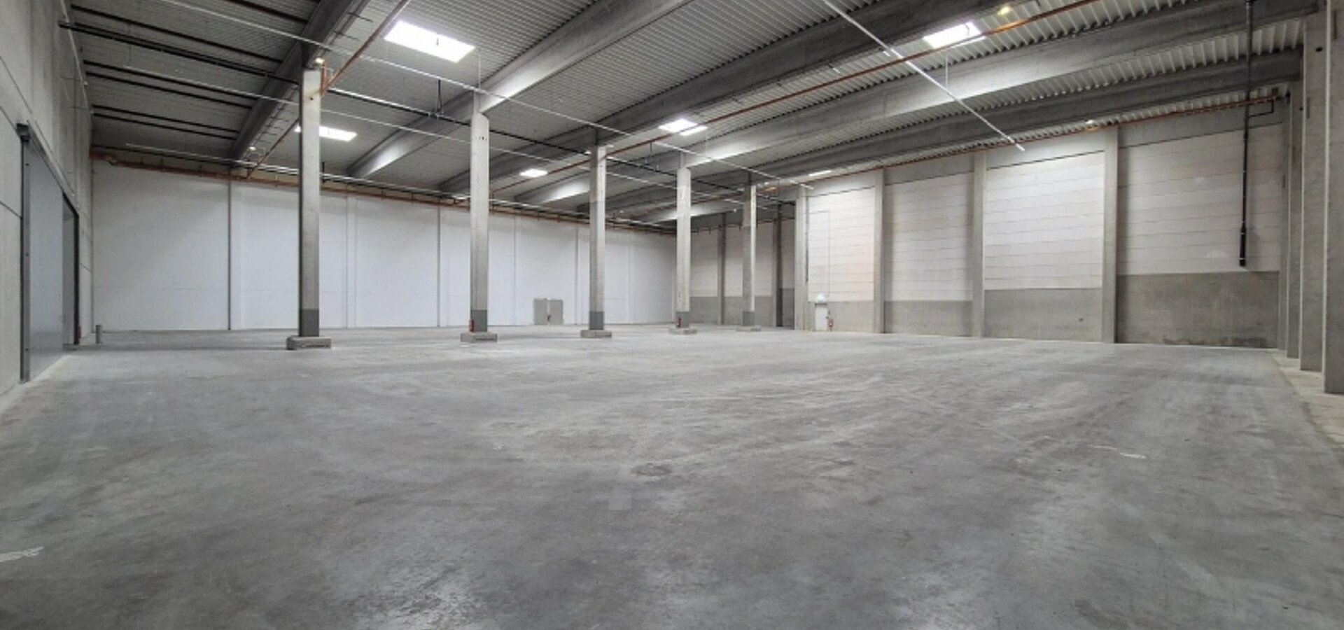 Innenansicht Halle Vergleich