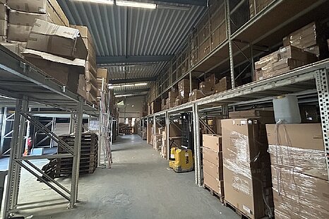 ca. 1.100 m² ebenerdige Kaltlagerhalle mit Freifläche in Trittau ca. 1.100 m² ebenerdige Kaltlagerhalle mit Freifläche in Trittau