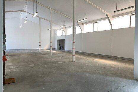 ca. 500 m&sup2; gro&szlig;e, ebenerdige Hallenfl&auml;che