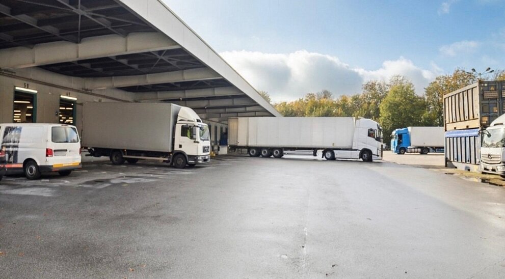 Außenansicht Hallenfläche online