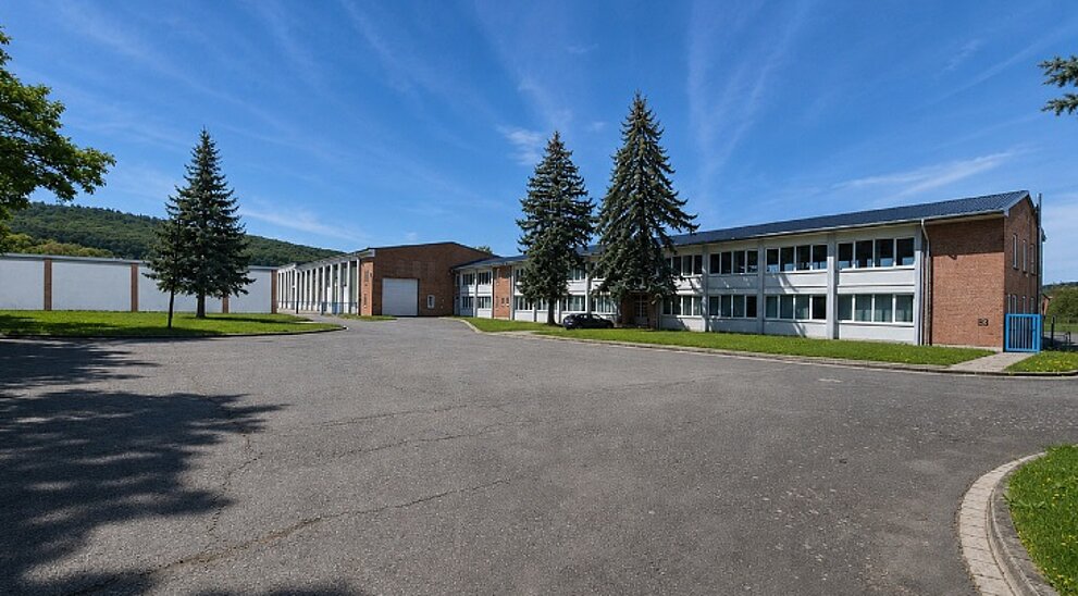 Au&szlig;enansicht B&uuml;ro, Halle 1 und 2