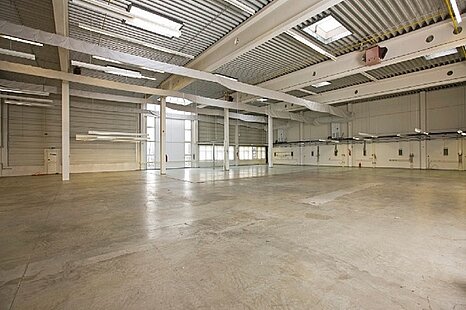 Lagerfl&auml;che im Obergeschoss - ca. 4.700 m&sup2; Hallenfl&auml;che zu vermieten