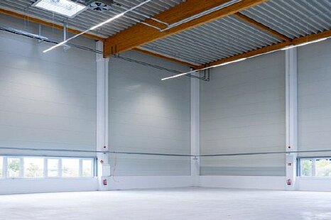 Berlin Schönefeld, ca. 717 m² Halle zzgl. Büro und Mezzanine Berlin Schönefeld, ca. 717 m² Halle zzgl. Büro und Mezzanine