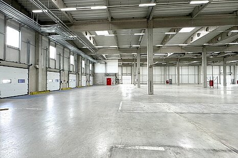 Ca. 6.000 qm Lager / Produktion | Rampe + ebenerdig | 6,20 m - 7,00 m UKB ! Ca. 6.000 qm Lager / Produktion | Rampe + ebenerdig | 6,20 m - 7,00 m UKB !