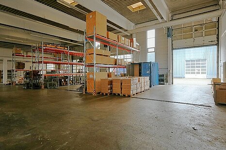 Elchingen, ca. 1.240 m&sup2; Lager-/ und B&uuml;rofl&auml;chen mit gro&szlig;z&uuml;giger Freifl&auml;che zu vermieten