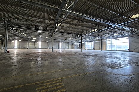 ca. 7.900 m² hochwertige Lager- und Produktionsfläche mit Büro zu vermieten I teilbar ca. 3.500 m² ca. 7.900 m² hochwertige Lager- und Produktionsfläche mit Büro zu vermieten I teilbar ca. 3.500 m²