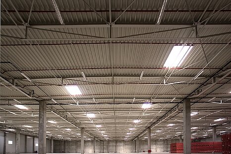 Gewerbeareal mit ca. 30.400 m² Hallenfläche zu vermieten Gewerbeareal mit ca. 30.400 m² Hallenfläche zu vermieten