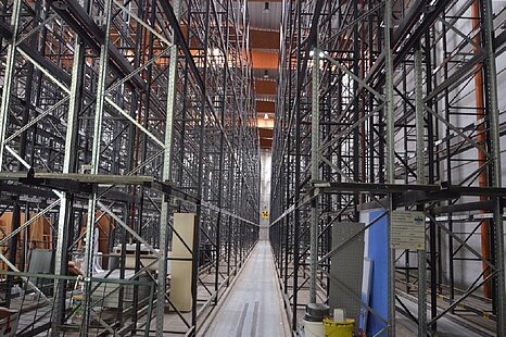 ca. 1.900 m&sup2; gro&szlig;es Hochregallager in Oststeinbek mit optionalem B&uuml;ro