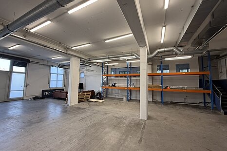 ca. 213 m² große, ebenerdige Hallenfläche mit Büro in Top Lage ca. 213 m² große, ebenerdige Hallenfläche mit Büro in Top Lage