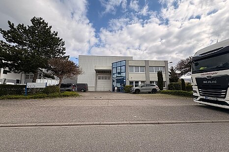 Sofort verfügbar - Hochwertige Lager-/Produktionsfläche mit Hallenkran zu vermieten! Sofort verfügbar - Hochwertige Lager-/Produktionsfläche mit Hallenkran zu vermieten!