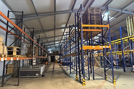 ca. 1.100 m&sup2; Lagerhalle mit Meisterb&uuml;ro und optionaler Freifl&auml;che