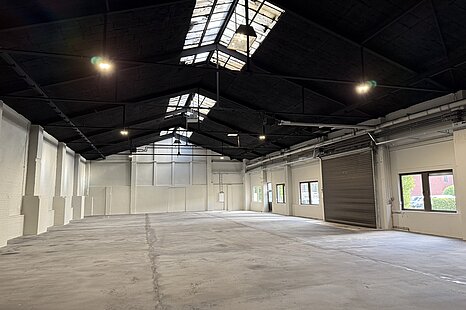 provisionsfreie ca. 860 m² große ebenerdige Lager und Produktionsfläche in Top Lage provisionsfreie ca. 860 m² große ebenerdige Lager und Produktionsfläche in Top Lage