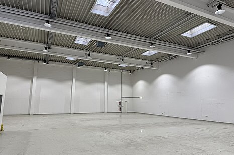 ca. 520 m&sup2; gro&szlig;e ebenerdige Hallenfl&auml;che