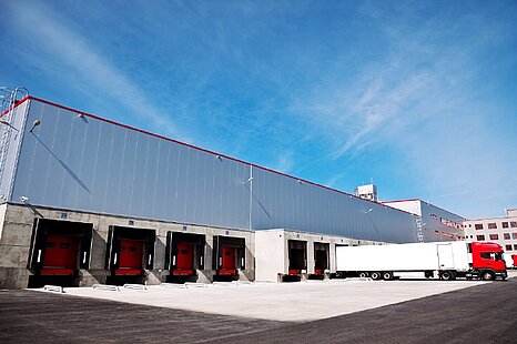 4.500 m² I Logistikhalle I Rampenniveau I kurzfristig verfügbar 4.500 m² I Logistikhalle I Rampenniveau I kurzfristig verfügbar