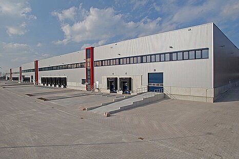 24/7-Nutzung | Neubau | 10,5 m UKB | Überladebrücken 24/7-Nutzung | Neubau | 10,5 m UKB | Überladebrücken