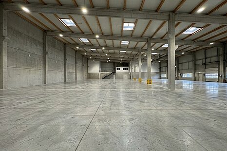 ca. 9.000 m² Hallenfläche zu vermieten | teilbar ab 4.100 ² ca. 9.000 m² Hallenfläche zu vermieten | teilbar ab 4.100 ²