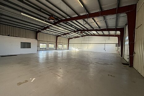 ca. 448 m² große Lager-/Produktionsfläche mit Büro ca. 448 m² große Lager-/Produktionsfläche mit Büro