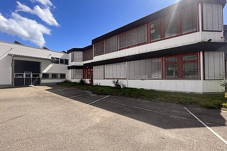 Höchstadt, ca. 2.600 m² teilbare Lager- & Produktionsflächen zzgl. Büro zu vermieten Höchstadt, ca. 2.600 m² teilbare Lager- & Produktionsflächen zzgl. Büro zu vermieten